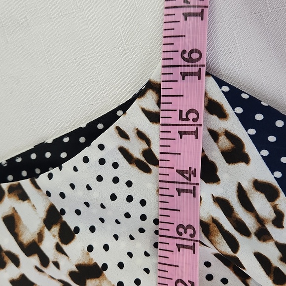 Cabi Samantha crossover camisole. Size 8 - Picture 9 of 11